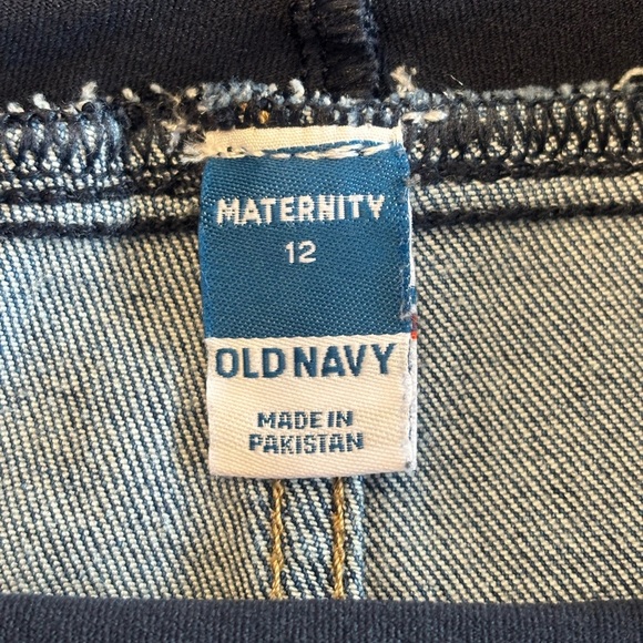 Old Navy Full Panel Jean Shorts - Picture 3 of 6